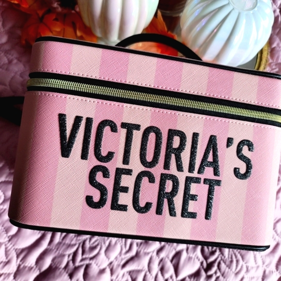 Victoria's Secret Travel Makeup bag set - Picture 3 of 4